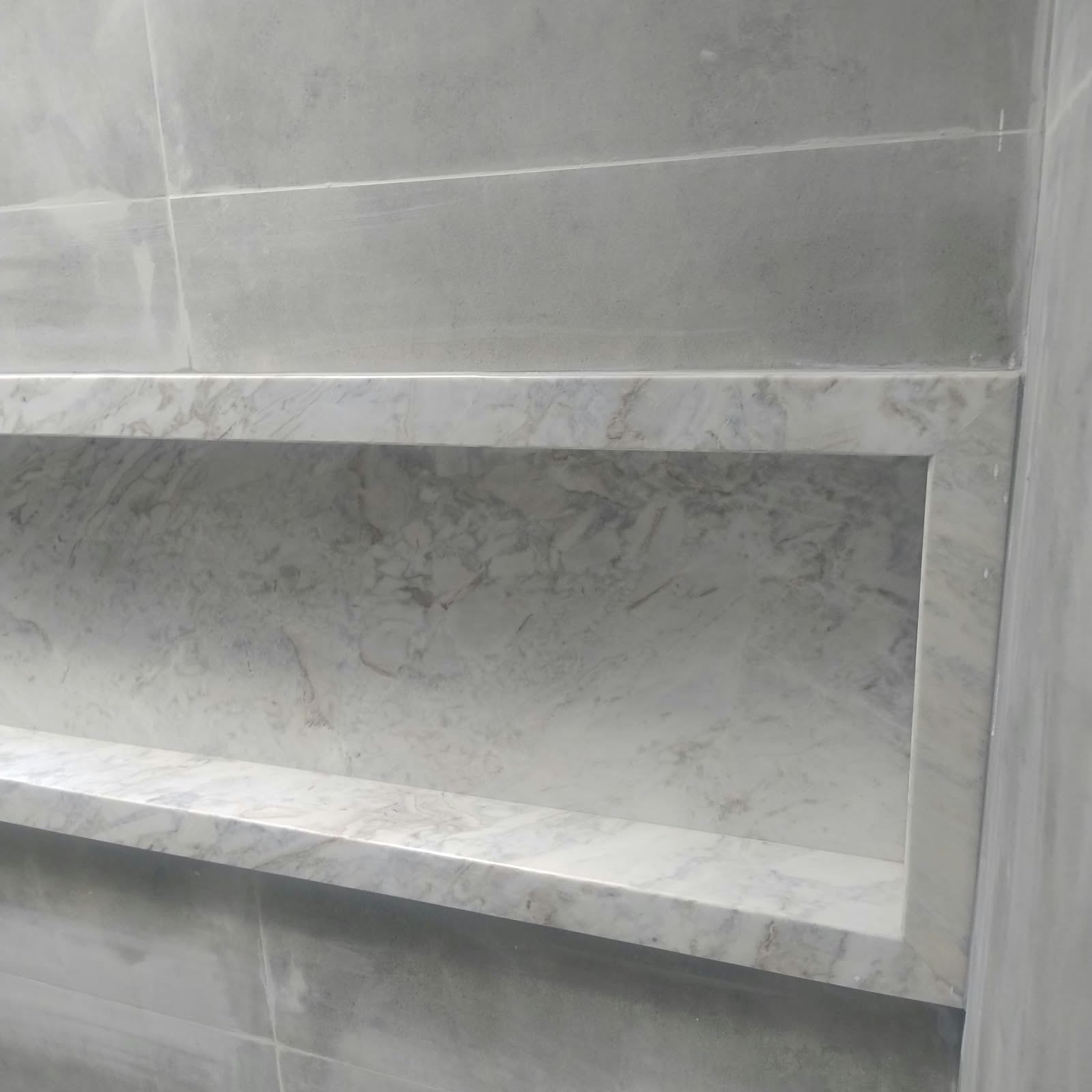 Detalhe da moldura do nicho, com a emenda da pedra